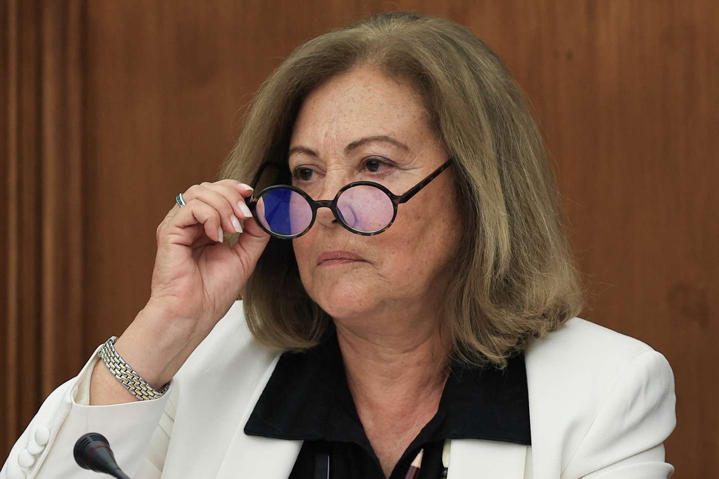 A ministra da Administração Interna, Margarida Blasco, durante a sua audição perante a comissão de Assuntos Constitucionais, Direitos, Liberdades e Garantias, sobre a demissão do Diretor Nacional da Polícia de Segurança Pública, superintendente José Augusto de Barros Correia (ausente da fotografia), que decorreu na Assembleia da República, em Lisboa, 29 de maio de 2024. ANTÓNIO COTRIM/LUSA