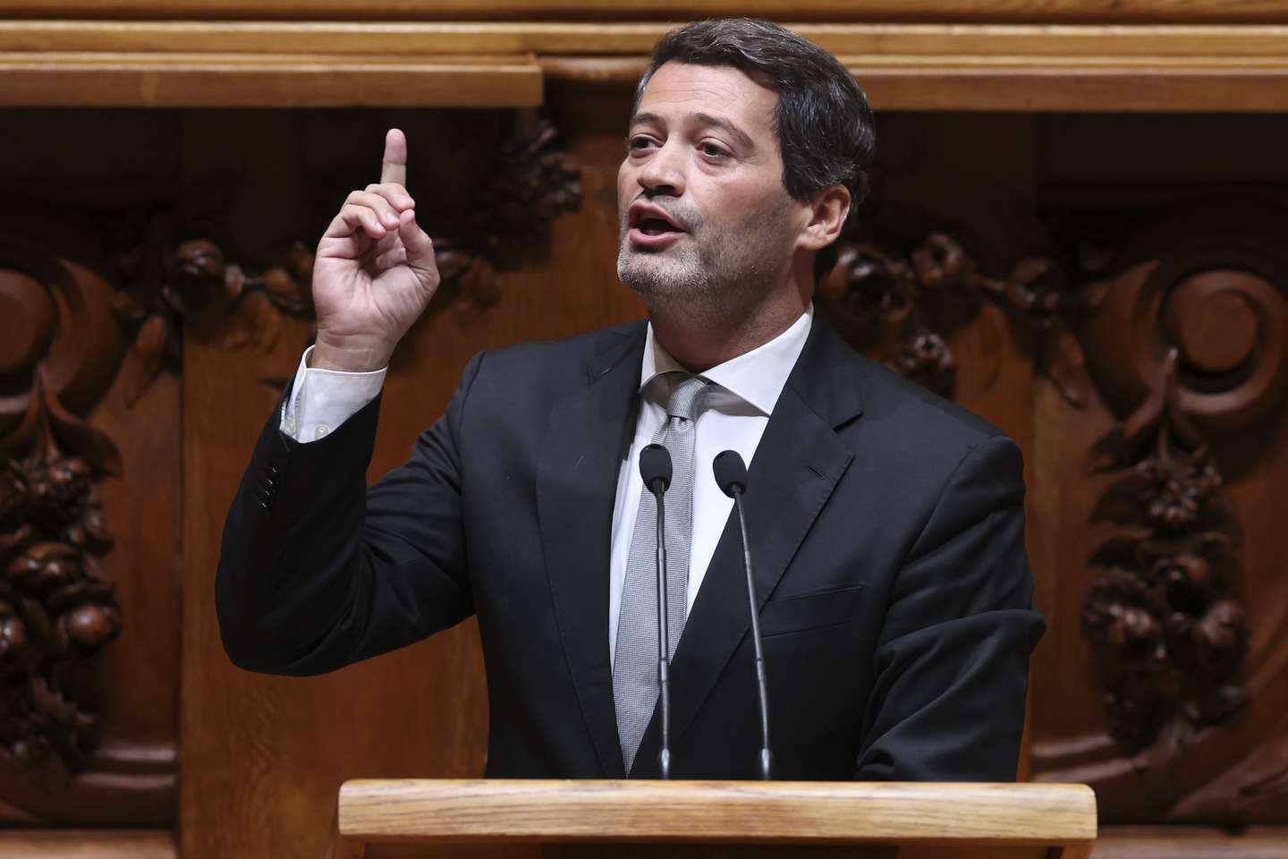 O  presidente do Chega, André Ventura, intervém durante a sessão plenária sobre o Orçamento do Estado para 2025 (OE2025), na Assembleia da República, em Lisboa, 31 de outubro de 2024. ANTÓNIO COTRIM/LUSA