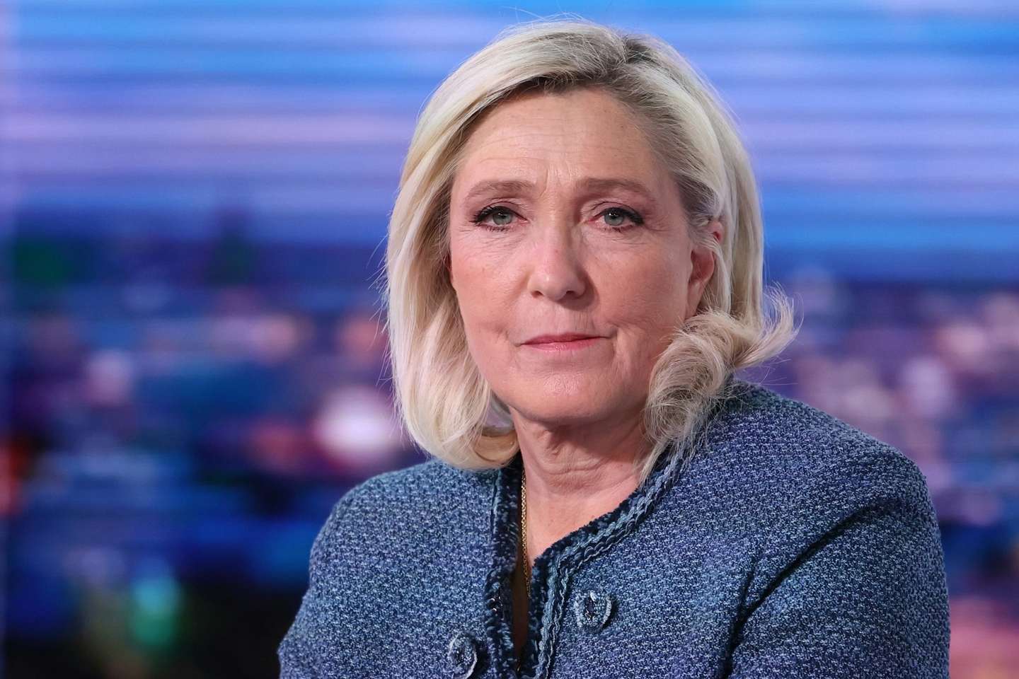 epa12001939 President of the far-right Rassemblement National (RN) parliamentary group Marine Le Pen poses prior to an interview on the evening news broadcast of French TV channel TF1, in Boulogne-Billancourt, outside Paris, France, 31 March 2025. Le Pen was convicted of creating fake jobs at the EU parliament to channel funds to her party to employ people in France and was banned with immediate effect from standing for office for five years, throwing into doubt her bid to stand for the French Presidency in 2027.  EPA/THOMAS SAMSON / POOL  MAXPPP OUT