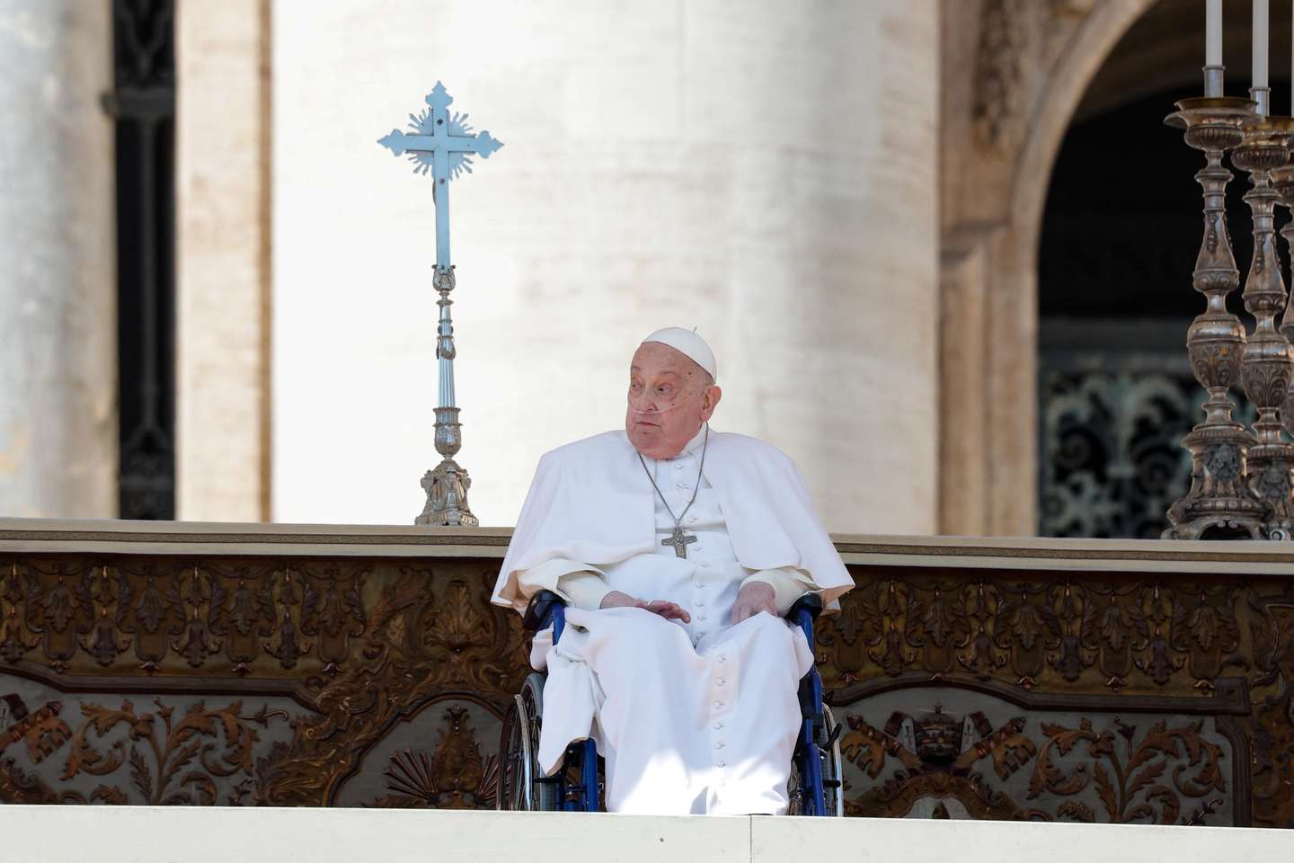epa12013302 Pope Francis attends the Mass for the Jubilee of the Sick and Health Care Workers in Saint Peter's Square at Vatican City, 06 April 2025.  EPA/GIUSEPPE LAMI