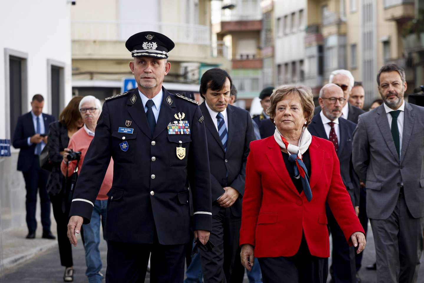 A ministra da Administração Interna, Maria Lúcia Amaral (D), acompanhada pelo diretor nacional da Polícia de Segurança Pública (PSP), superintendente-chefe Luís Carrilho (E), durante a inauguração da 73.ª esquadra da Pontinha, em Odivelas, 20 de outubro de 2025. FILIPE AMORIM/LUSA