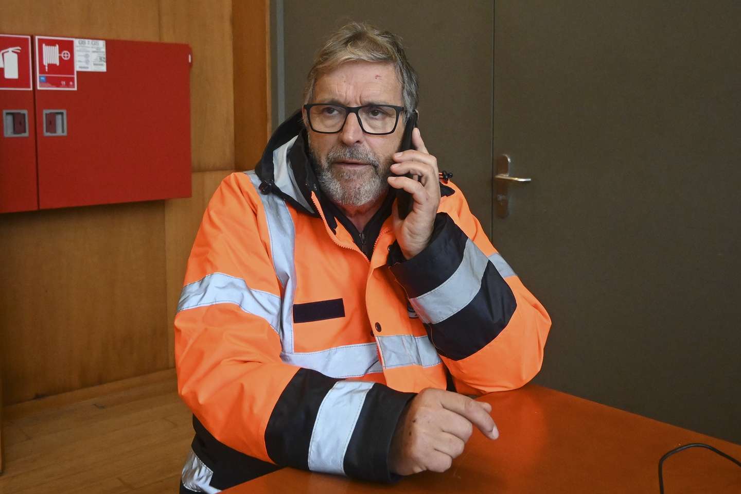 O presidente da Câmara Municipal da Marinha Grande, Paulo Vicente, durante a visita à secção de voto no âmbito do voto antecipado onde fez uma balanço da situação no concelho. A passagem da depressão Kristin por Portugal continental, na quarta-feira, deixou um rasto de destruição, causando pelo menos cinco mortos, segundo a Proteção Civil, vários feridos e desalojados.Marinha Grande, 01 de fevereiro de 2026. CARLOS BARROSO/LUSA