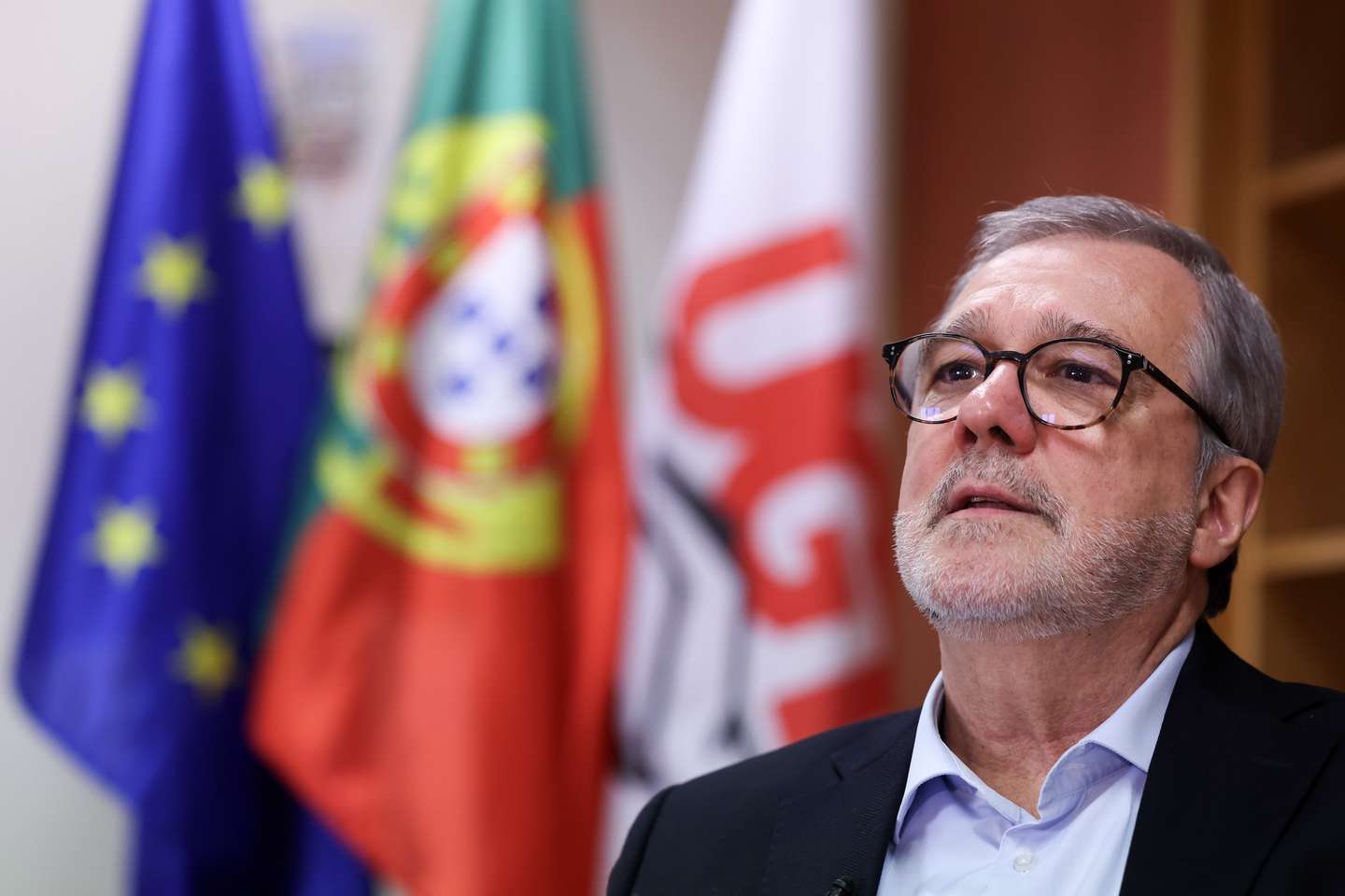 O secretário-geral da UGT, Mário Mourão, posa para a foto durante uma entrevista à Agência Lusa, no âmbito da próxima greve geral de 11 de dezembro em Lisboa, 4 de dezembro de 2025. (ACOMPANHA TEXTO LUSA DE 07-12-2025) ANTÓNIO COTRIM/LUSA