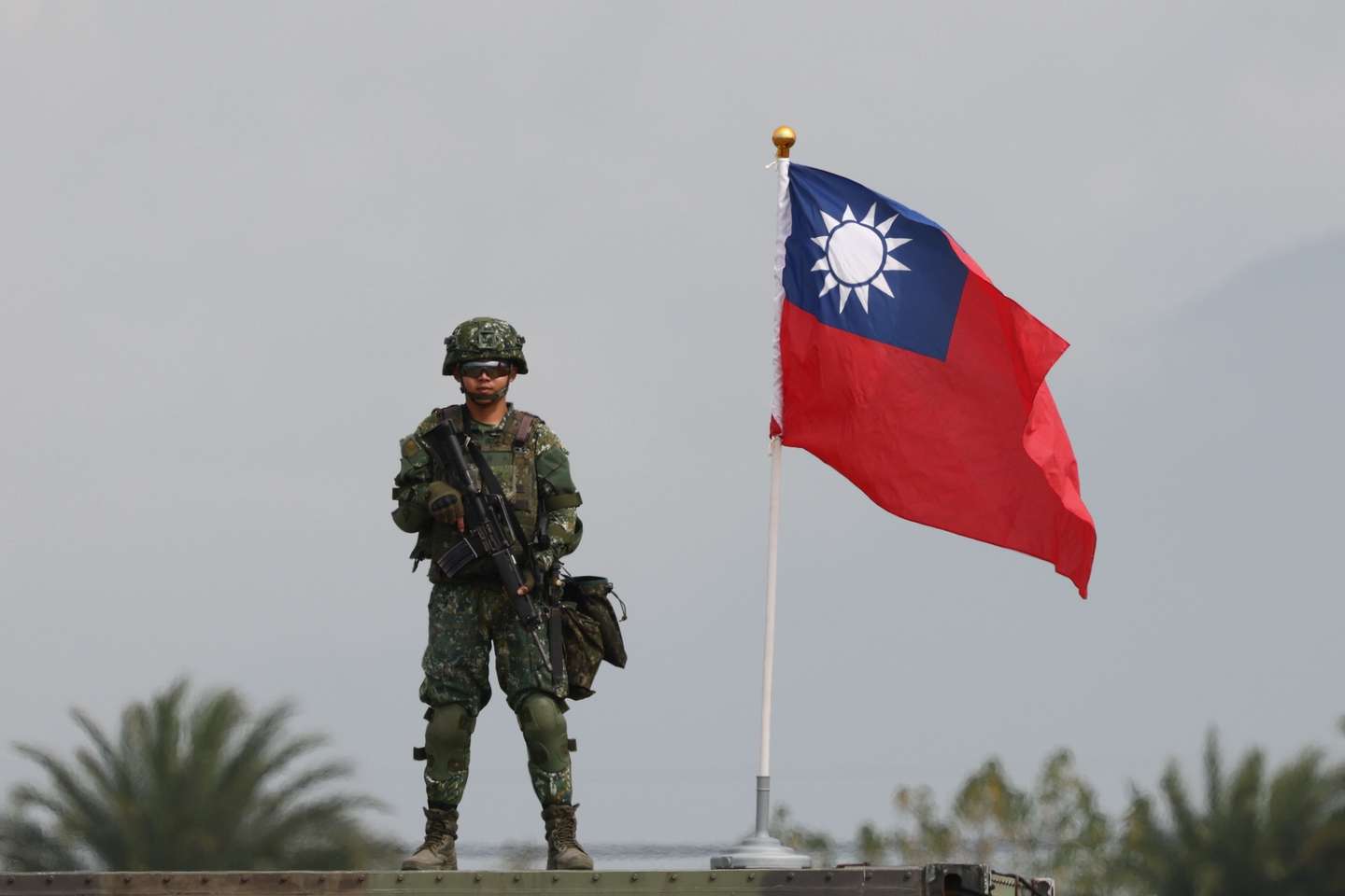 epa12684011 A Taiwanese military personnel stands next to Taiwan flag inside a military base during the Taiwan Military Combat Readiness Drill in Taichung, Taiwan, 27 January 2026. Taiwan’s Ministry of National Defense warns that delays in approving a 1.25 trillion New Taiwan Dollar special defense budget risk missing a 45-day deadline to sign a US arms pricing offer.  EPA/RITCHIE B. TONGO