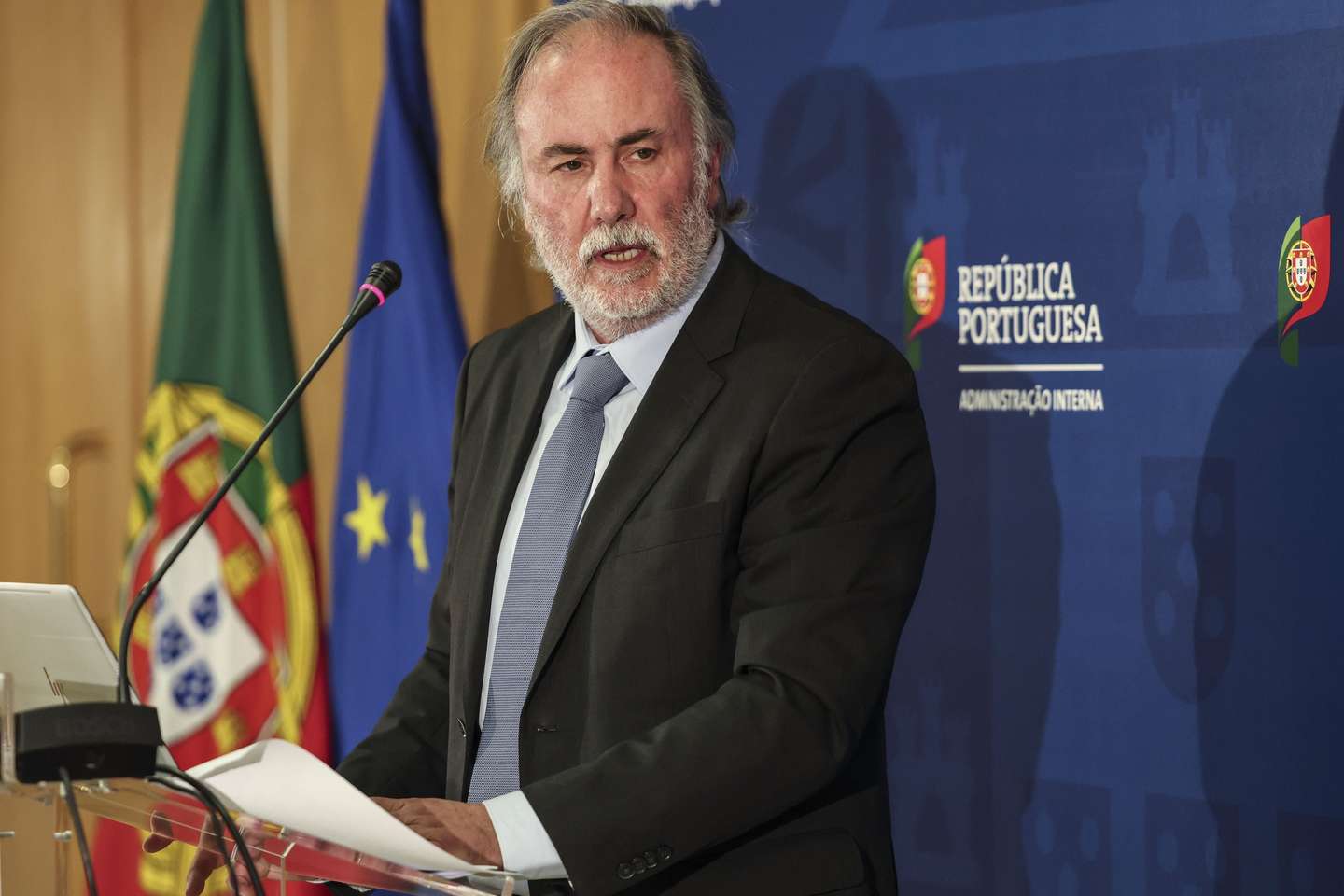 O coordenador da equipa de Trabalho Técnica e Multissetorial para a substituição do Sistema Integrado de Redes de Emergência e Segurança de Portugal, António Pombeiro, durante a apresentação de propostas do estudo técnico-estratégico para a evolução do SIRESP, Lisboa, 5 de maio de 2026. JOÃO RELVAS/LUSA
