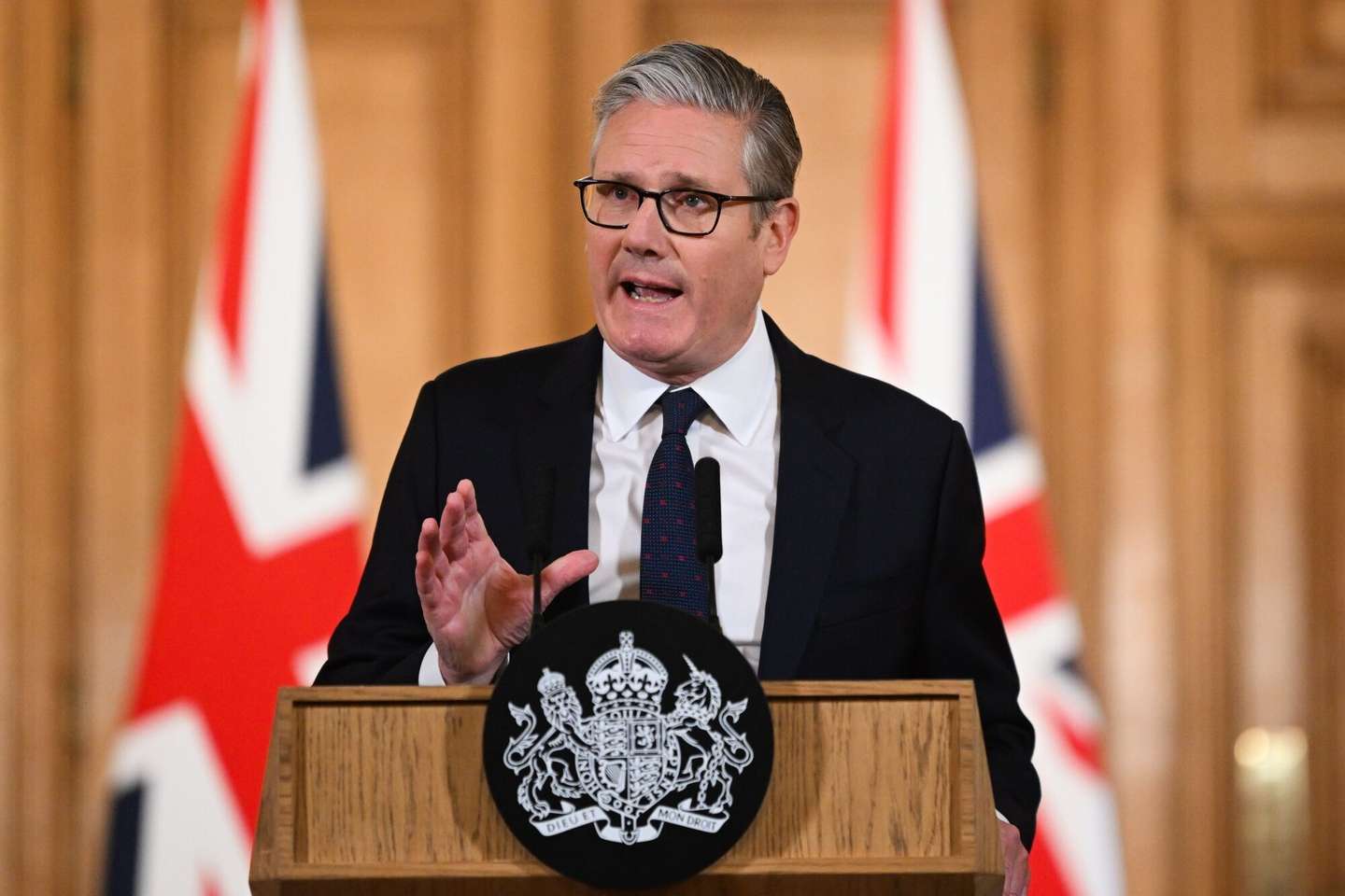 epa13038274 Britain's Prime Minister Keir Starmer speaks during a press conference announcing a ban on young teenagers using social media at Downing Street in London, Britain, 15 June 2026. The UK Prime Minister is expected to confirm a ban on under-16s using major social media platforms, as well as other measures, including curfews for older teenagers and stricter regulations on chatbots.  EPA/JAIMI JOY / POOL