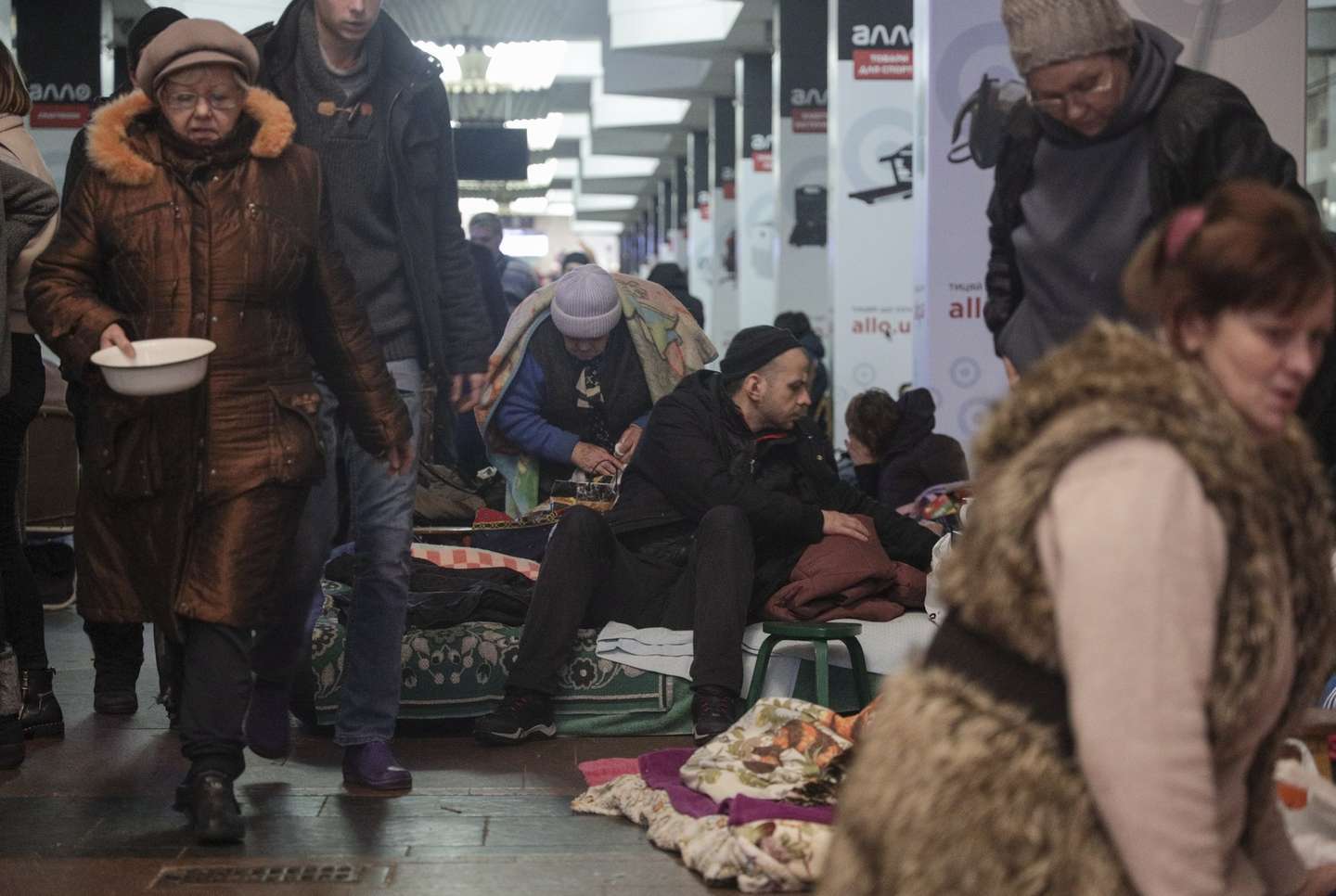 epa09809265 Ukrainians take shelter in a metro station during shelling in Eastern Ukrainian city of Kharkiv, Ukraine, 07 March 2022 (made available on 08 March 2022). Russian troops entered Ukraine on 24 February prompting the country's president to declare martial law and triggering a series of announcements by Western countries to impose severe economic sanctions on Russia.  EPA/STANISLAV KOZLIUK