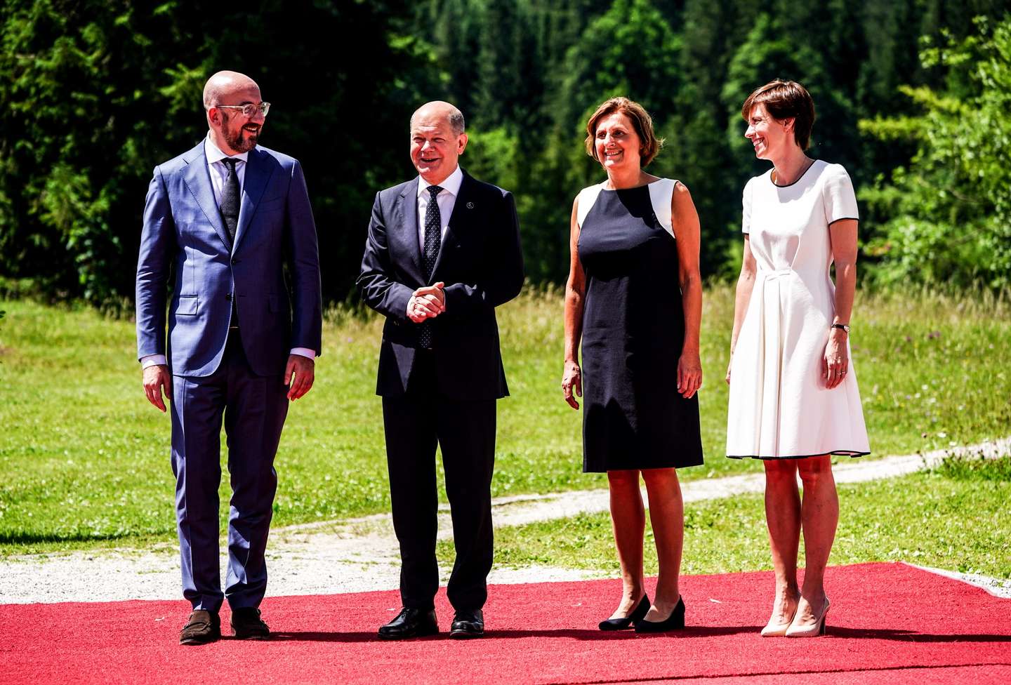 epa10034917 German Chancellor Olaf Scholz (2-L) and his wife Britta Ernst (2-R) welcome President of the European Council Charles Michel (L) and his wife Amelie Derbaudrenghien (R), at Elmau Castle in Kruen, Germany, 26 June 2022. Germany is hosting the G7 summit at Elmau Castle near Garmisch-Partenkirchen from 26 to 28 June 2022.  EPA/CLEMENS BILAN