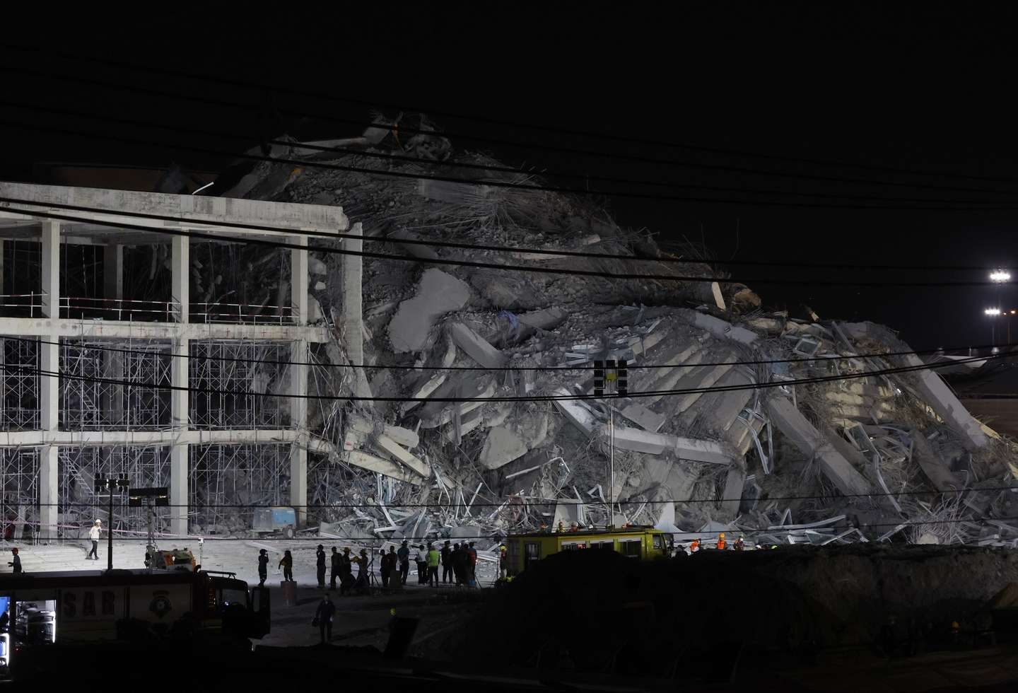 epa11995261 A view of a collapsed building after an earthquake in Bangkok, Thailand, 28 March 2025. According to the National Institute for Emergency Medicine, 70 construction workers are missing at the site following a 7.7-magnitude earthquake that struck Myanmar and caused tremors that could be felt in neighboring Thailand.  EPA/NARONG SANGNAK