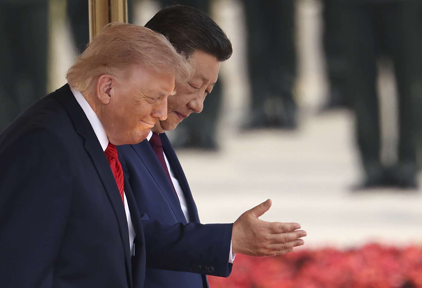 epa12955738 Chinese President Xi Jinping and U.S. President Donald Trump attend a welcome ceremony at the Great Hall of the People in Beijing, China, 14 May 2026.  EPA/Maxim Shemetov / POOL