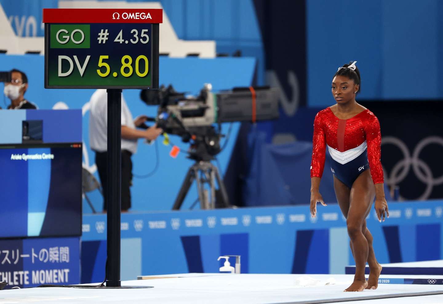 epa09370179 Simone Biles of the USA performs on the Vault during the Women's Team final during the Artistic Gymnastics events of the Tokyo 2020 Olympic Games at the Ariake Gymnastics Centre in Tokyo, Japan, 27 July 2021.  EPA/HOW HWEE YOUNG