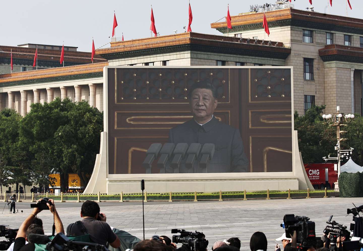 epa12347236 A screen shows Chinese President Xi Jinping speaking during a military parade in Beijing, China, 03 September 2025. China holds on 03 September celebrations to mark the 80th anniversary of the end of the Second Sino-Japanese War, known in China as the War of Resistance against Japanese aggression, and the end of World War II.  EPA/ANDRES MARTINEZ CASARES