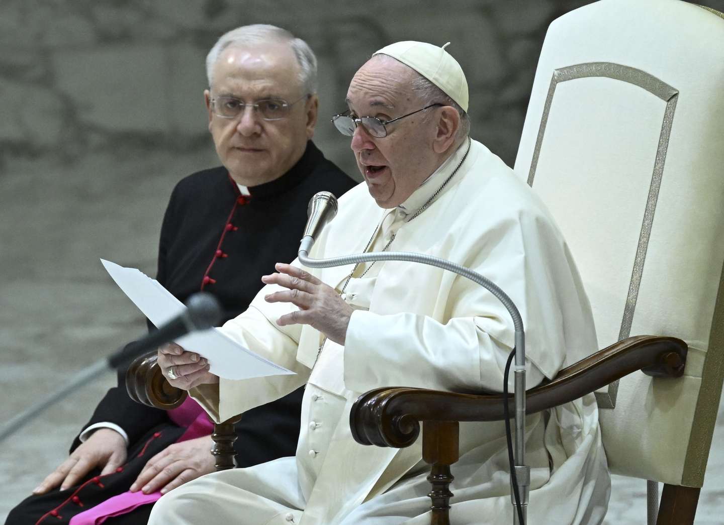epa10412602 Pope Francis speaks to faithful during his weekly general audience in Paolo VI hall, Vatican City, 18 January 2023.  EPA/MAURIZIO BRAMBATTI