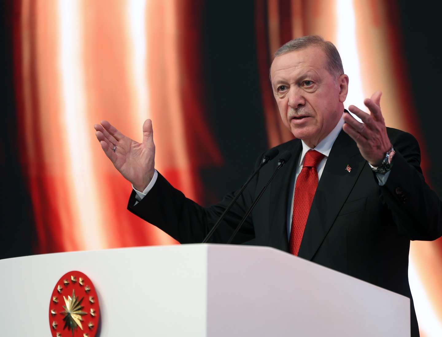 epa11190899 A handout photo made available by the Turkish Presidential Press Office shows Turkish President Recep Tayyip Erdogan delivering an address during the Antalya Diplomacy Forum (ADF) in Antalya, Turkey, 01 March 2024. The third edition of the ADF runs from 01 to 03 March 2024 under the theme 'Advancing Diplomacy in Times of Turmoil'.  EPA/TURKISH PRESIDENTIAL PRESS OFFICE HANDOUT  HANDOUT EDITORIAL USE ONLY/NO SALES HANDOUT EDITORIAL USE ONLY/NO SALES
