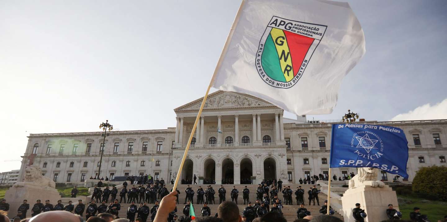 A PSP, a GNR e o Corpo da Guarda Prisional estão cansados de ser a polícia "low cost" e revoltam-se contra o suplemento atribuído à PJ