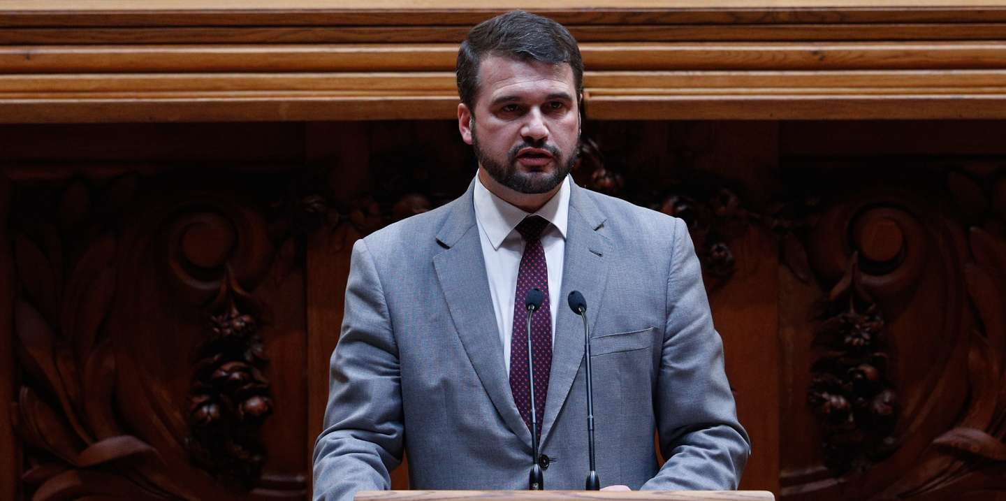 O deputado do Partido Socialista (PS), João Paulo Correia, intervém durante o debate na Assembleia da República, em Lisboa, 14 de outubro de 2020. ANTÓNIO COTRIM/LUSA