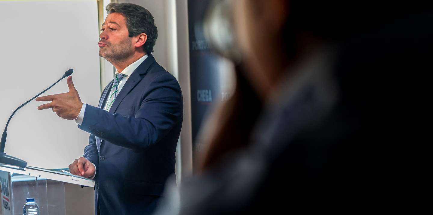 O presidente do Chega, André Ventura, fala em conferência de imprensa sobre a lei da nacionalidade na sede do seu partido em Lisboa, 30 de março de 2026. TIAGO PETINGA/LUSA