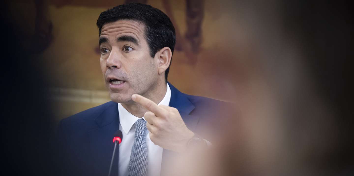O ministro da Presidência, António Leitão Amaro, durante a sua audição na Comissão de Assuntos Constitucionais, Direitos, Liberdades e Garantias, na Assembleia da República, em Lisboa, 13 de maio de 2026. JOSÉ SENA GOULÃO/LUSA