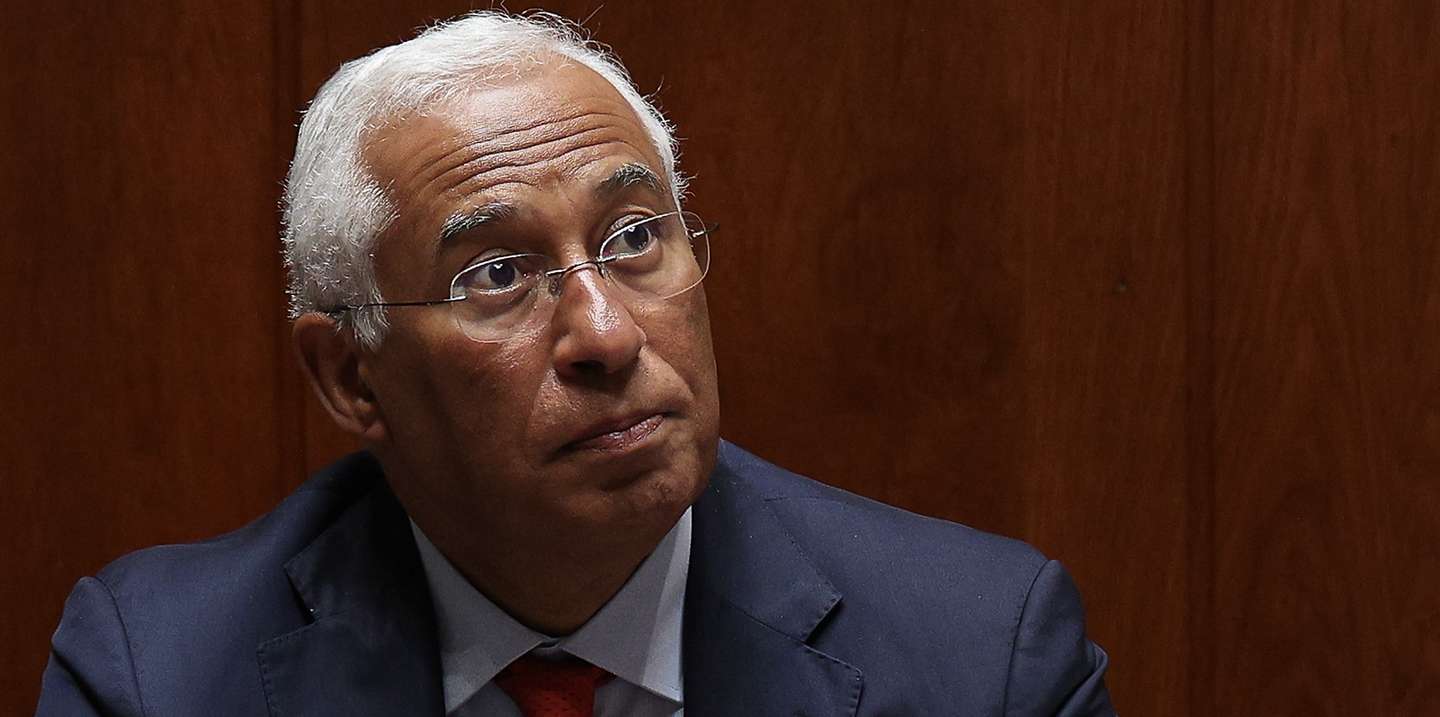 O primeiro-ministro, António Costa, durante a sessão solene comemorativa dos 49 anos da Revolução de 25 de Abril na Assembleia da República em Lisboa, 25 de abril de 2023. Em 25 de abril de 1974, um movimento de capitães derrubou a ditatura de 48 anos, de Marcelo Caetano, chefe do Governo e de Américo Tomás, Presidente da República, num golpe que se transformou numa revolução, a "revolução dos cravos". TIAGO PETINGA/LUSA