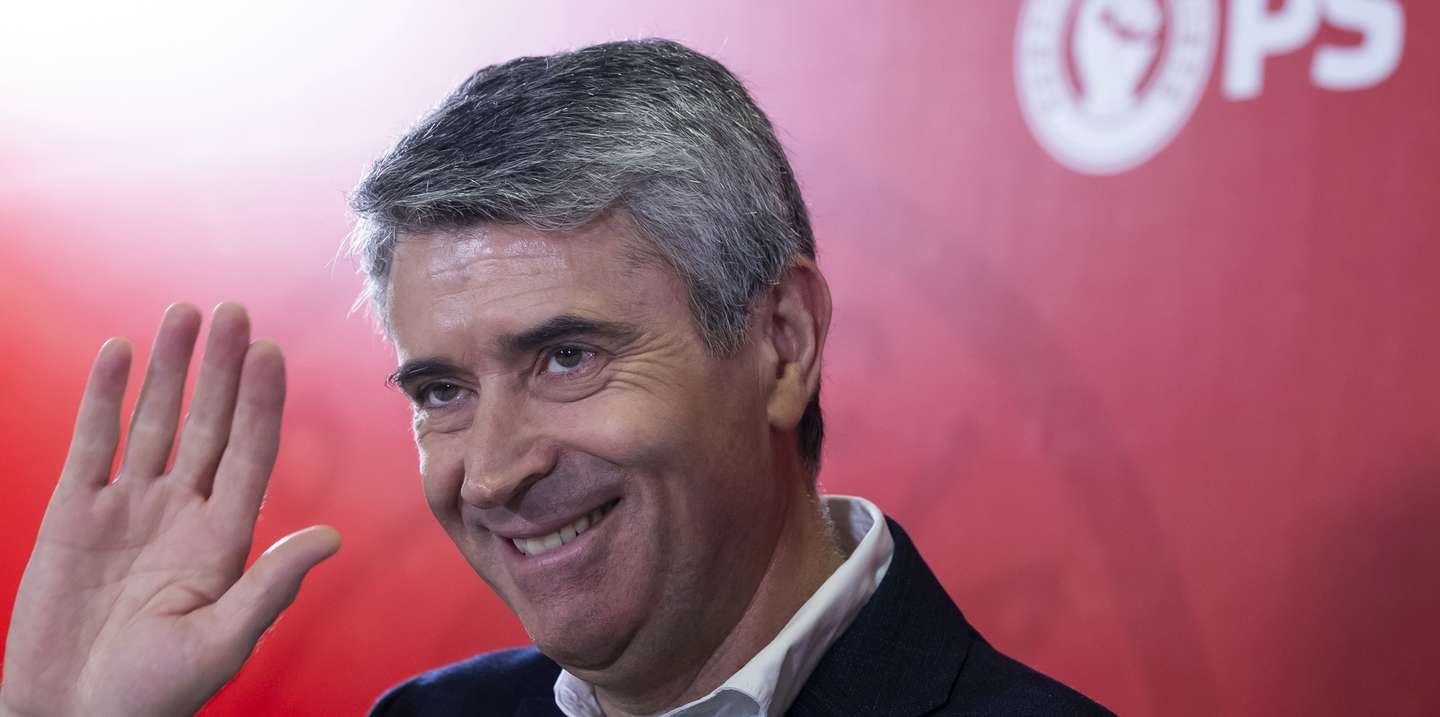 O secretário-geral do Partido Socialista (PS), José Luis Carneiro, durante a reunião da comissão nacional do PS, no Hotel Altis, em Lisboa, 05 de julho de 2025. JOSÉ SENA GOULÃO/LUSA