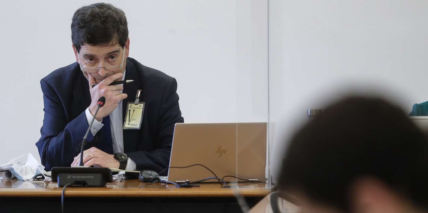 O presidente do Conselho de Administração do Novo Banco, António Ramalho, fala perante a Comissão Eventual de Inquérito Parlamentar às perdas registadas pelo Novo Banco e imputadas ao Fundo de Resolução, na Assembleia da República em Lisboa, 19 de maio de 2021. TIAGO PETINGA/LUSA