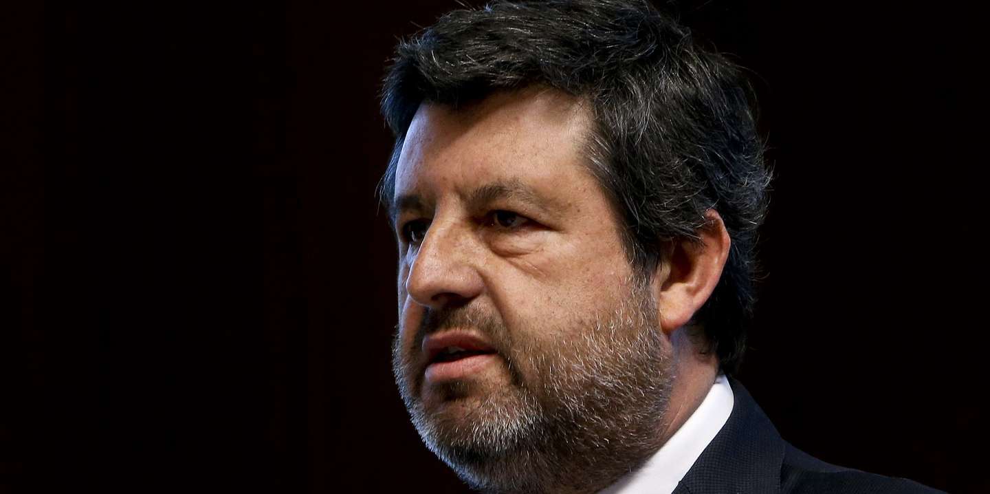 O presidente do Conselho Diretivo do Infarmed (autoridade para a área dos medicamentos), Eurico Castro Alves, durante a declaração sobre o tratamento da hepatite C, designadamente sobre os circuitos para a autorização de uso excecional dos medicamentos inovadores nesta área, no Infarmed, em Lisboa, 06 de fevereiro de 2015. O Ministério da Saúde e o laboratório farmacêutico Gilead chegaram a acordo para o fornecimento ao Estado português de um tratamento inovador para a hepatite C. JOÃO RELVAS/LUSA