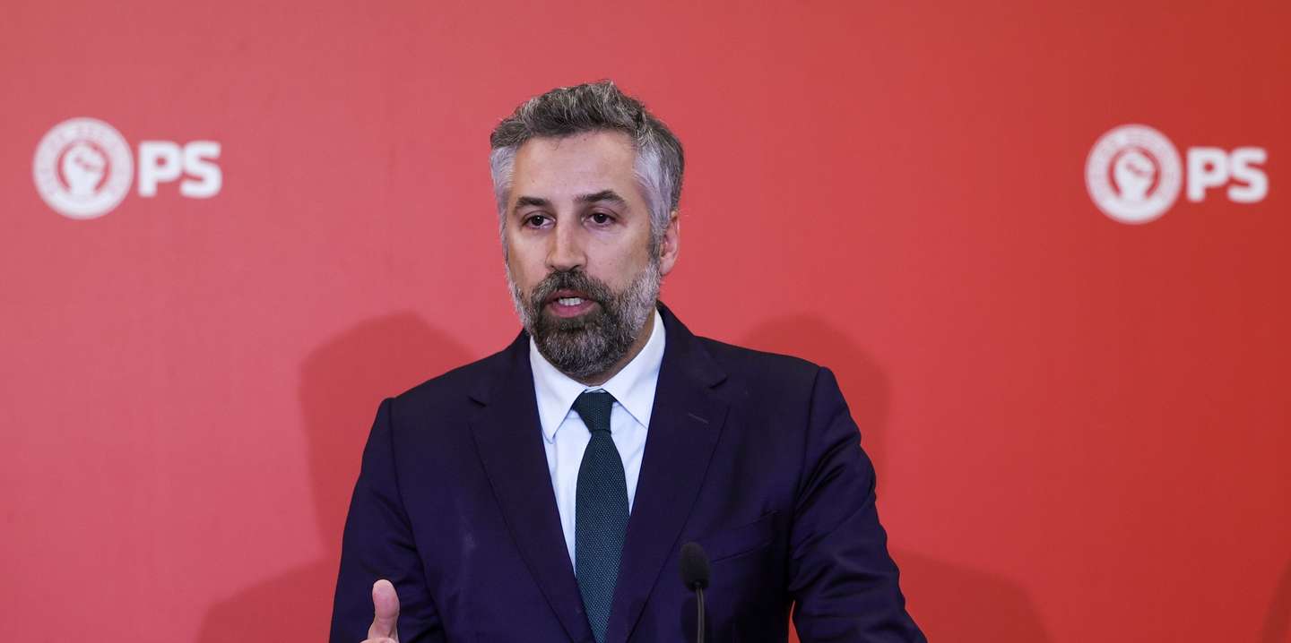 O secretário-geral do Partido Socialista (PS), Pedro Nuno Santos fala aos jornalistas sobre a saúde em Portugal, na sede do PS, no Largo do Rato em Lisboa, 27 de fevereiro de 2025. ANTÓNIO COTRIM/LUSA