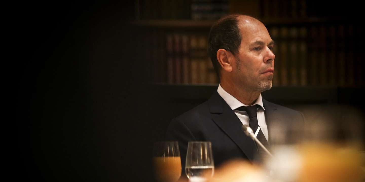 O diretor da Altice, Armando Pereira, participa num pequeno almoço de trabalho entre o Presidente da República de Portugal, Aníbal Cavaco Silva, com empresários e investidores franceses em Paris, França, 17 de março de 2015. A deslocação do Presidente da República a Paris tem como objetivo o estreitamento de relações entre Portugal e França, e tem na agenda uma visita à OCDE, um encontro com o presidente francês François Hollande, reuniões com empresários e investidores franceses e também com a comunidade portuguesa. MÁRIO CRUZ/LUSA