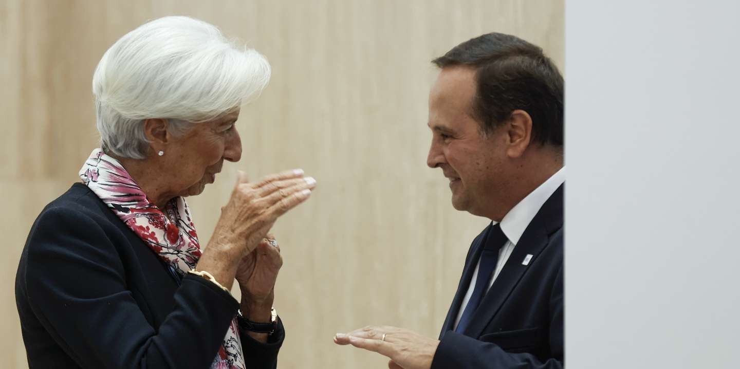 epa10862342 European Central Bank (ECB) President Christine Lagarde (L) speaks with Portuguese Finance Minister Fernando Medina Maciel Almeida Correia following the Eurogroup meeting held in Santiago de Compostela, Spain, 15 September 2023.  EPA/LAVANDEIRA JR
