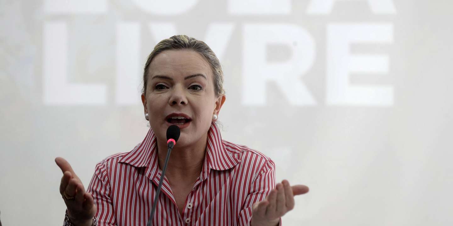 Em entrevista ao Observador, Gleisi Hoffmann diz que o PT é hoje um "partido mais maduro" e "preparado para assumir com Lula a Presidência da República"