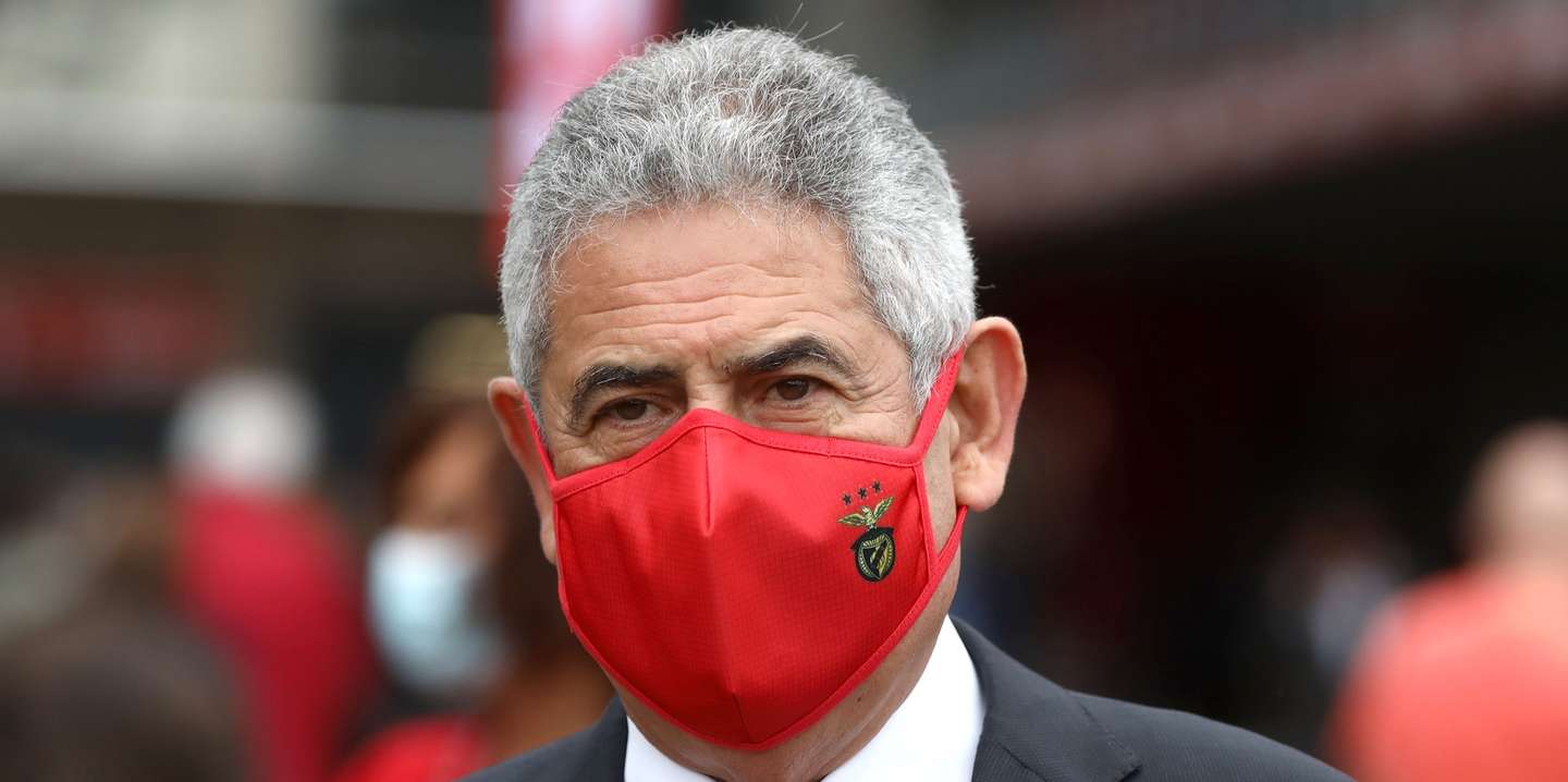 O candidato à presidência do Sport Lisboa Benfica, Luis Filipe Vieira, à chegada para exercer o seu direito de voto para as eleições do clube, no Estádio da Luz, em Lisboa, 28 de outubro de 2020. ANTÓNIO PEDRO SANTOS/LUSA