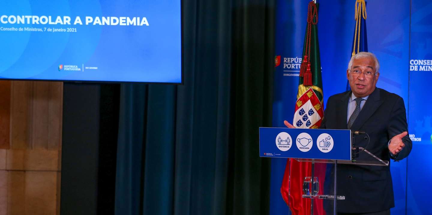 O primeiro-ministro, António Costa, durante uma conferência de imprensa após reunião do Conselho de Ministros, no Palácio da Ajuda, em Lisboa, 07 de janeiro de 2021. O primeiro-ministro admitiu hoje que na próxima semana o Governo poderá tomar medidas mais restritivas para fazer face ao aumento de contágios e adiantou que vai proceder à audição dos partidos e dos parceiros sociais. MANUEL DE ALMEIDA/LUSA