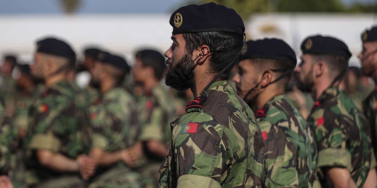 A Força de Fuzileiros, composta por 146 militares da Marinha Portuguesa, regressa da Lituânia, após três meses de missão no quadro das medidas de tranquilização da NATO para o flanco leste da Aliança, cerimónia de receção aos militares portugueses presidida pelo chefe do Estado-Maior da Armada, almirante Henrique Gouveia e Melo (ausente da fotografia), em Figo Maduro, Lisboa, 29 de agosto de 2022. MIGUEL A. LOPES/LUSA