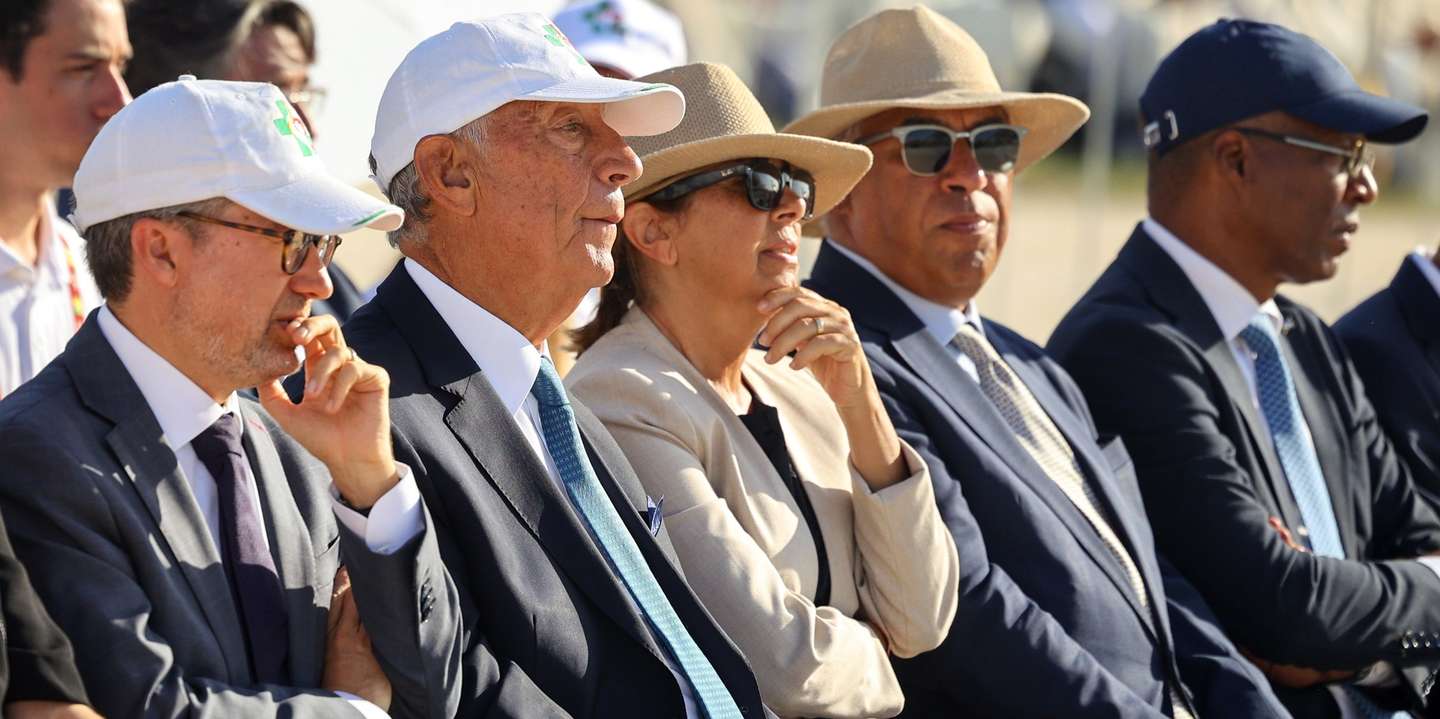 epa10787122 Portugal's President Marcelo Rebelo de Sousa (2-L), accompanied by the Prime Minister Antonio Costa (2-R), and by Lisbon Mayor Carlos Moedas (L), attend the Holy Mass led by Pope Francis on the last day of World Youth Day (WYD) at Parque Tejo in Lisbon, Portugal, 06 August 2023. The Pontiff is in Portugal on the occasion of World Youth Day (WYD), one of the main events of the Church that gathers the Pope with youngsters from around the world.  EPA/ANTONIO COTRIM / POOL
