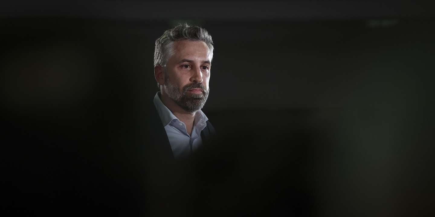 epa11213115 The secretary-general of the Socialist Party (PS) Pedro Nuno Santos (C) holds a press conference during the election night of the legislative elections 2024 at Party headquarters, in Lisbon, Portugal, 10 March 2024. More than 10.8 million Portuguese are expected to vote to elect 230 deputies to the Portuguese Parliament. Eighteen political forces (15 parties and three coalitions) are running in these elections.  EPA/ANTONIO PEDRO SANTOS