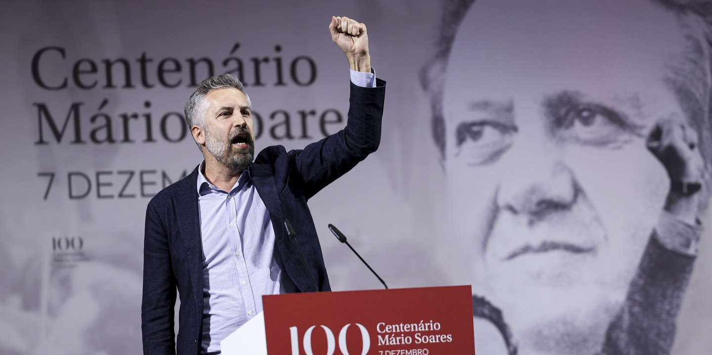 O secretário-geral do Partido Socialista (PS), Pedro Nuno Santos, intervém durante o jantar comemorativo do centenário do nascimento de Mário Soares em Lisboa, 07 de dezembro de 2024. FILIPE AMORIM/LUSA