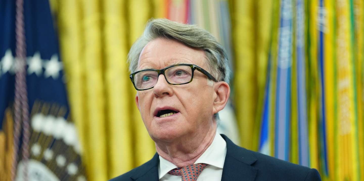 epa12084103 British Ambassador to the United States Peter Mandelson listens as US President Donald Trump (not pictured) announces a trade agreement between the United States and the United Kingdom in the Oval Office of the White House in Washington, DC, USA, 08 May 2025.  EPA/BONNIE CASH / POOL