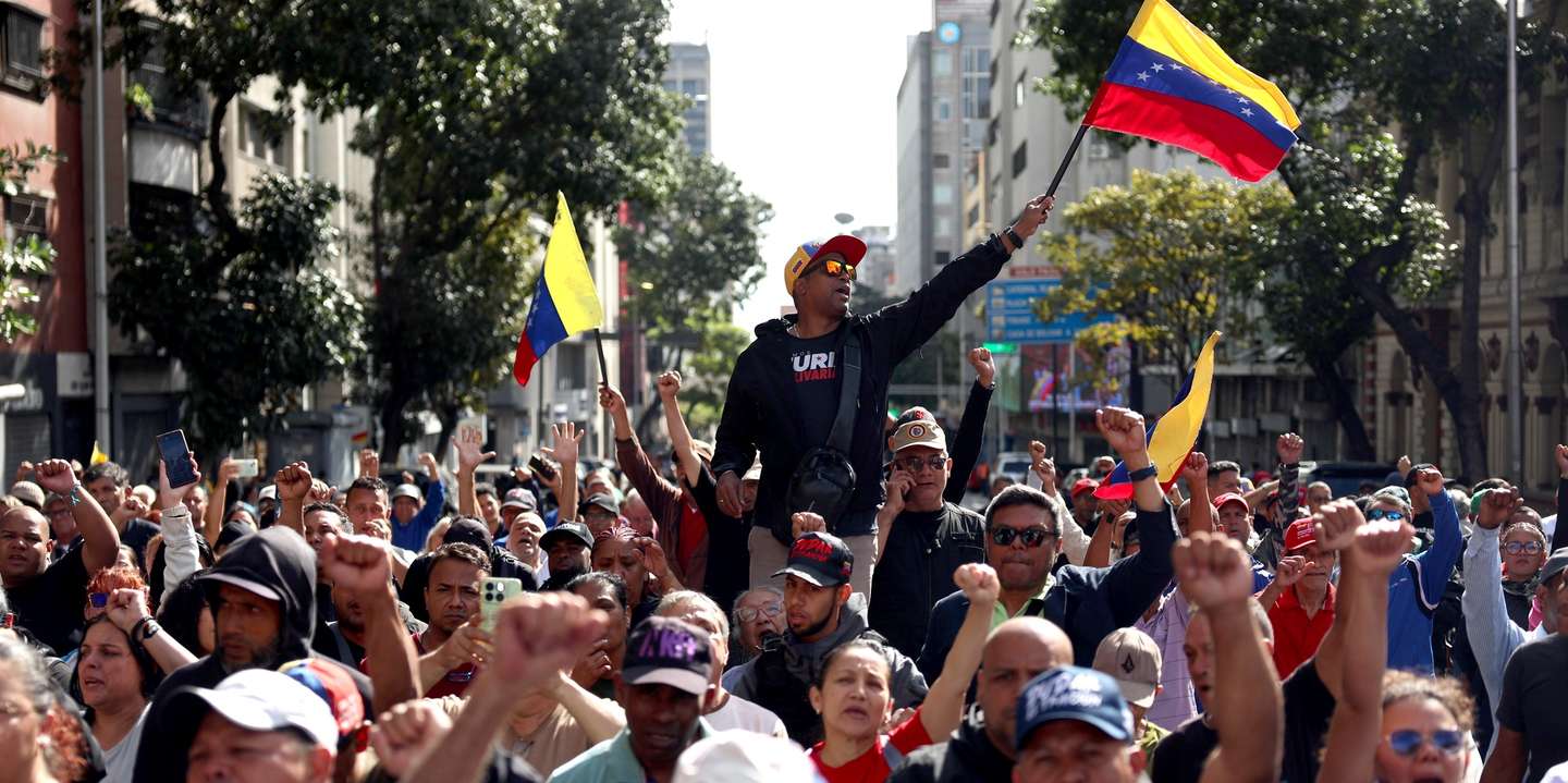 epa12623303 Government supporters stage a rally near the Mireflores Palace demanding the 'return' of Venezuelan President Nicolas Maduro, Caracas, Venezuela, 03 January 2026. US President Donald Trump has announced that the United States has 'successfully captured' Venezuelan President Nicolas Maduro and his wife following a series of large-scale military strikes on Caracas on 03 January 2026. The Venezuelan government has accused Washington of launching a wave of military attacks against civilian and military targets across the country early 03 January morning.  EPA/MIGUEL GUTIERREZ