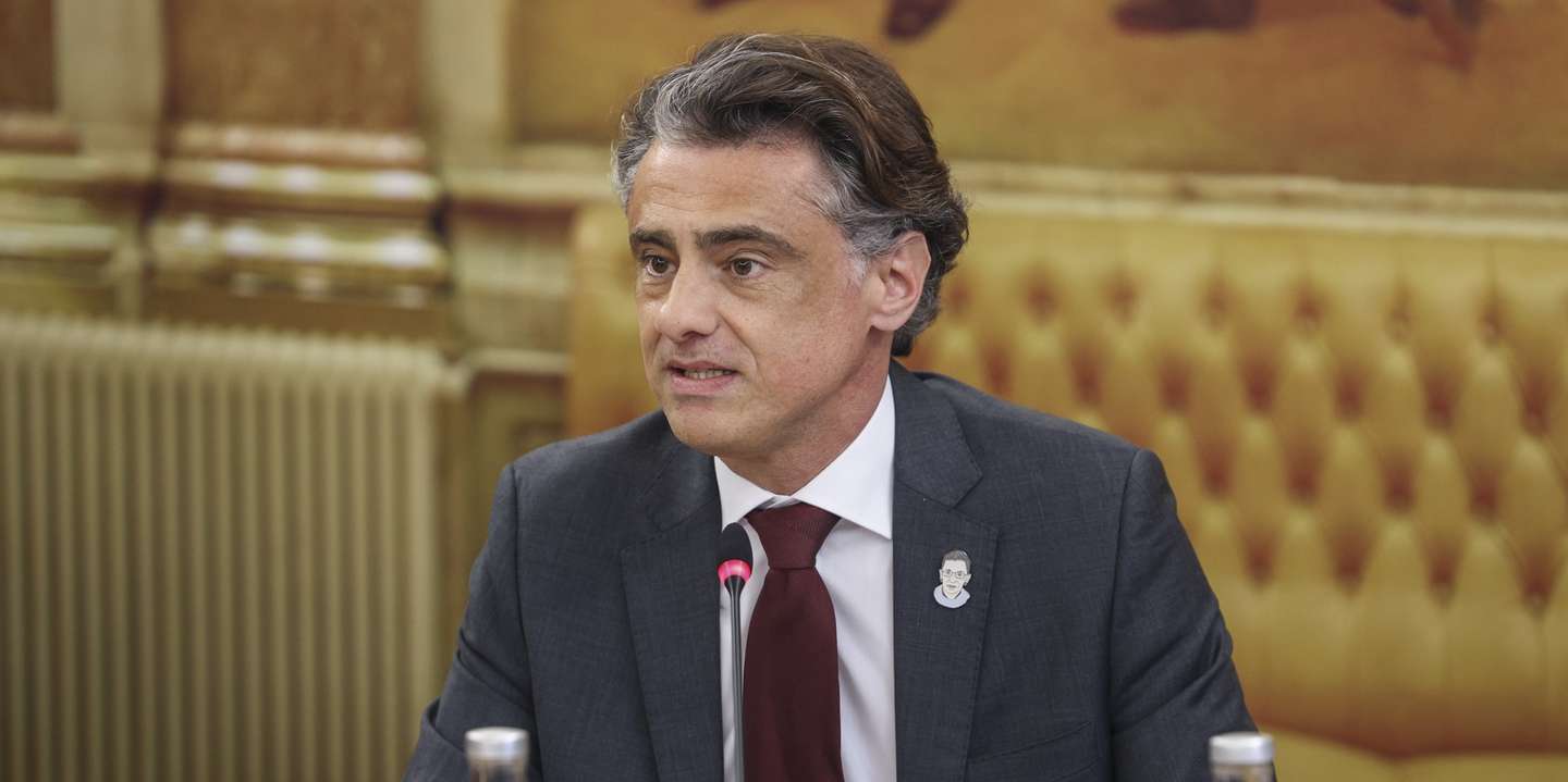O candidato a Provedor de Justiça, Tiago Antunes intervém durante a sua audição perante a Comissão de Assuntos Constitucionais, Direitos, Liberdades e Garantias, na Assembleia da República, em Lisboa, 9 de abril de 2026. MIGUEL A. LOPES/LUSA