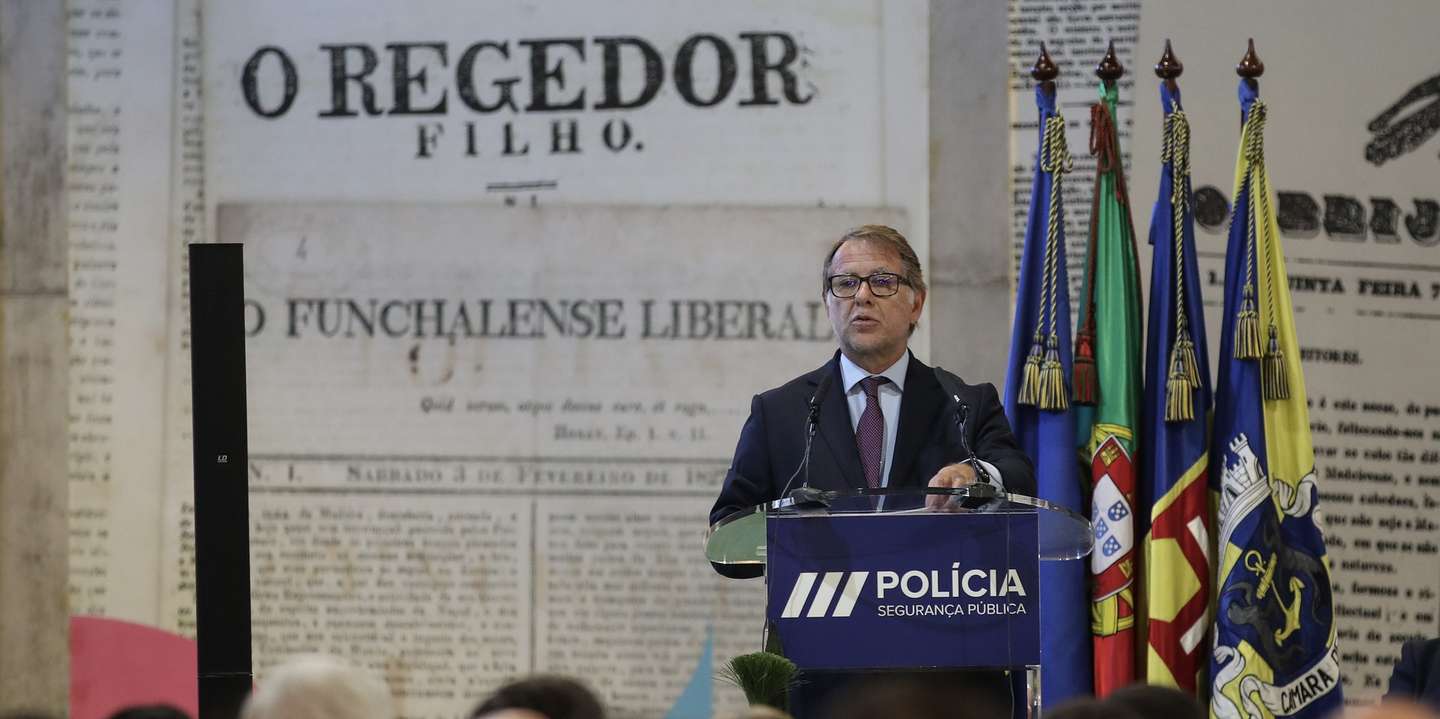 O ministro da Administração Interna, Luís Neves, discursa durante as comemorações dos 148 anos do Comando Regional da PSP Madeira, em Câmara de Lobos, ilha da Madeira, 01 de setembro de 2026. HOMEM DE GOUVEIA/LUSA