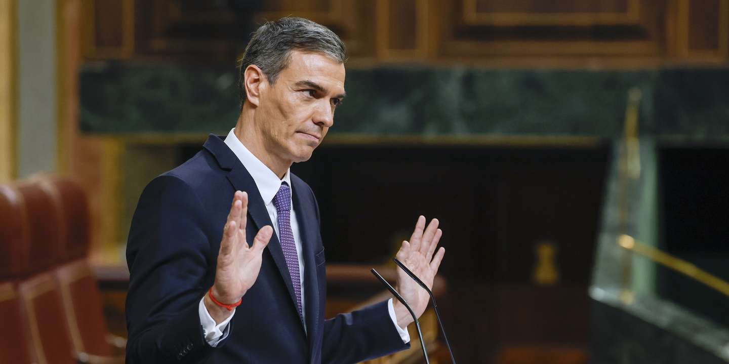 epa12520444 Spanish Prime Minister Pedro Sanchez delivers a speech during the weekly Government Question Time session at the Lower House in Madrid, Spain, 12 November 2025.  EPA/J.J. GUILLEN