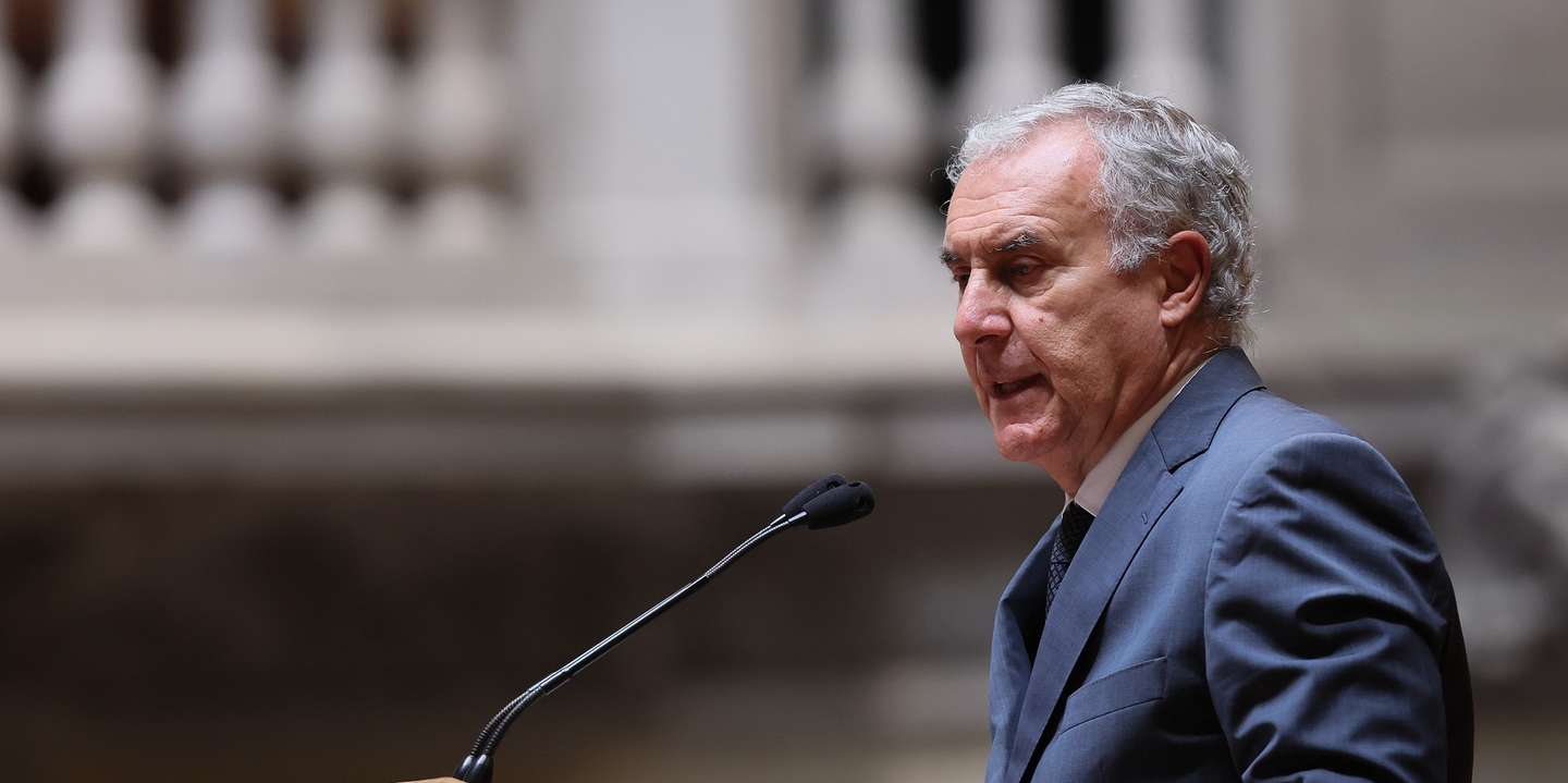 O deputado do Partido Social Democrata (PSD), António Rodrigues, durante a sessão plenária para discussão para, entre outros assuntos, a reapreciação do Decreto da Assembleia da República n.º 6/XVII - Altera a Lei n.º 23/2007, de 4 de julho, que aprova o regime jurídico de entrada, permanência, saída e afastamento de estrangeiros do território nacional, na Assembleia da República, em Lisboa, 30 de setembro de 2025. MANUEL DE ALMEIDA/LUSA