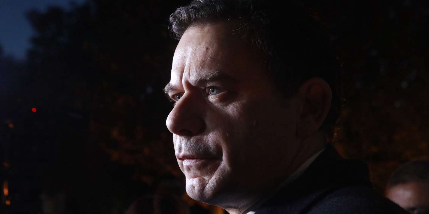 O presidente do PSD, Luis Montenegro, fala à comunicação social após um reunião na Escola Superior de Gestão em Idanha-a-Nova no decorrer de uma semana que está a passar no Distrito de Castelo Branco no âmibito do programa "Sentir Portugal", Idanha-a-Nova, 15 de dezembro de 2022. MIGUEL PEREIRA DA SILVA/LUSA