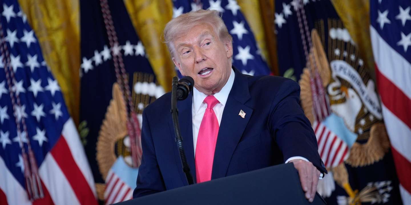 epa12524291 US President Donald Trump speaks during the signing ceremony for the 'Fostering the Future' executive order, championed by the first lady, in the East Room of the White House in Washington, DC, USA, 13 November 2025.  EPA/YURI GRIPAS / POOL