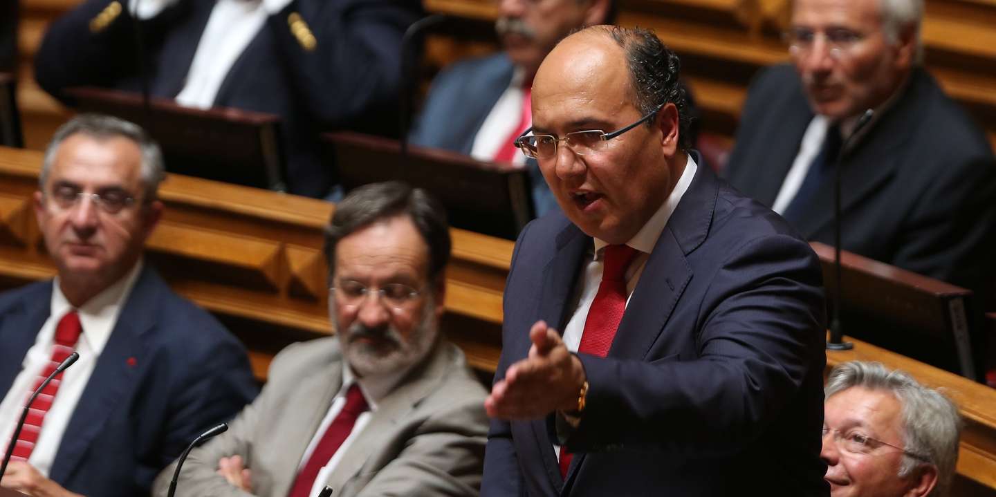 O deputado do Partido Socialista, António Gameiro, interpela o Governo durante o debate parlamentar de hoje 02 de setembro de 2014 na Assembleia da República em Lisboa. TIAGO PETINGA/LUSA