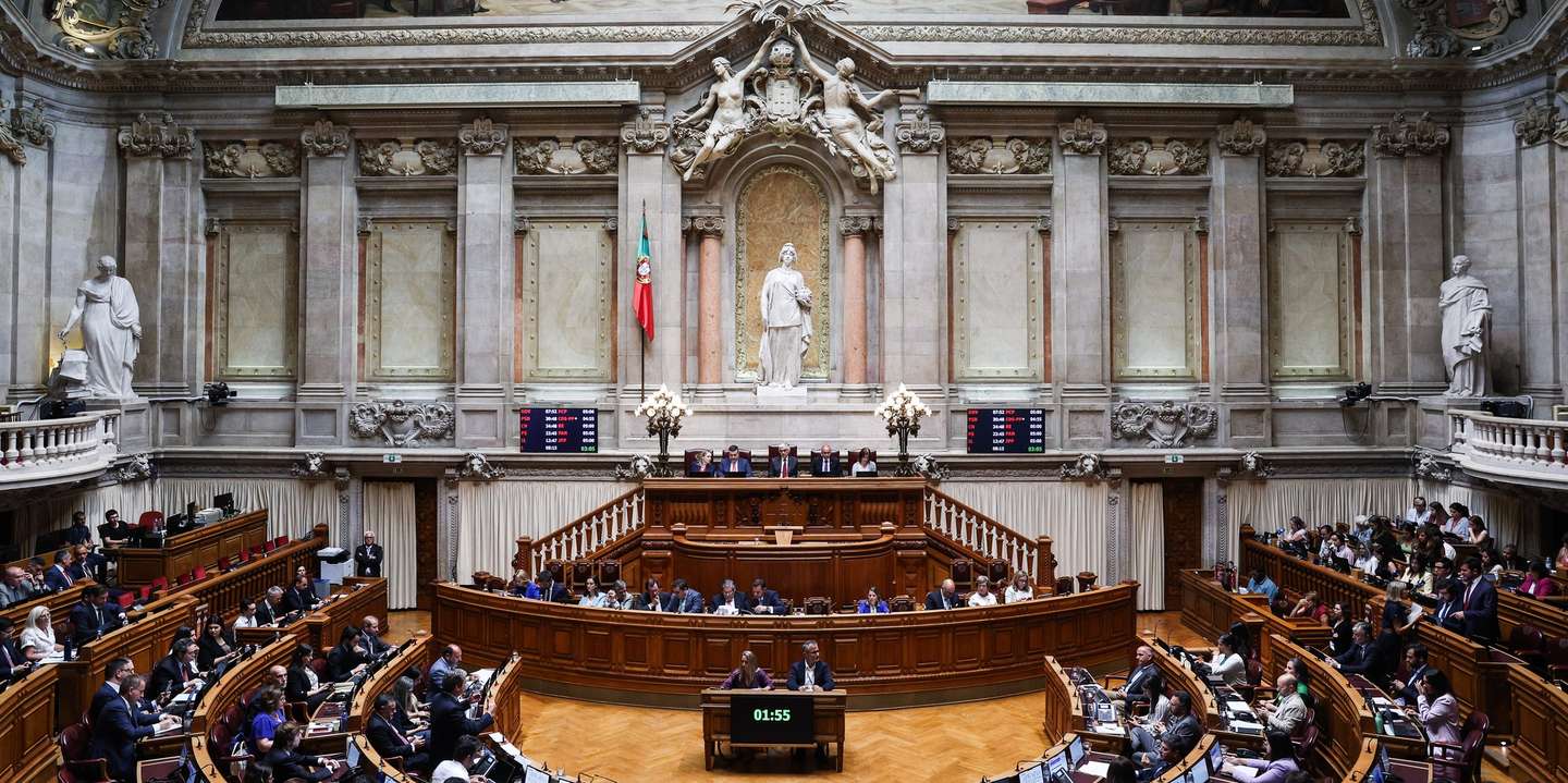 O presidente do grupo parlamentar do CDS-PP, Paulo Núncio, discursa durante o debate sobre o estado da Nação, na Assembleia da República, em Lisboa, 17 de julho de 2025. TIAGO PETINGA/LUSA