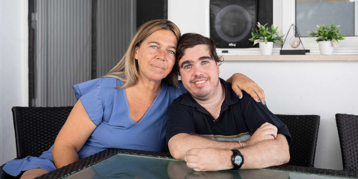 “O nosso cérebro e as nossas emoções pregam-nos muitas partidas”, diz Vera, que cuida do filho Ricardo, com vários problemas de saúde, desde os dois anos