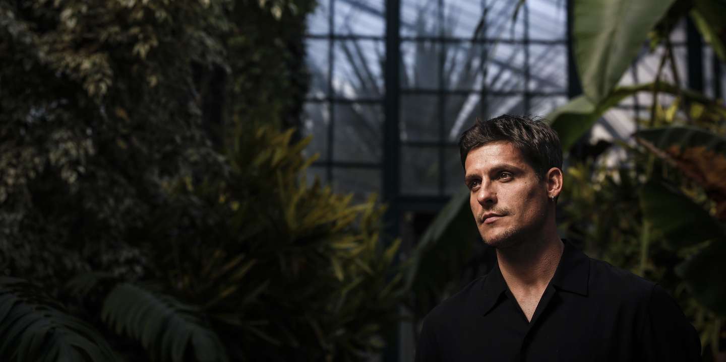 O ator Carloto Cotta posa para a fotografia durante a entrevista ao elenco de “Diamantino”, longa metragem premiada na Quinzena dos Realizadores em Cannes e com estreia para dia 4 de abril, em Lisboa, 28 de março de 2019. (ACOMPANHA TEXTO DE 30/03/2019) RODRIGO ANTUNES/LUSA