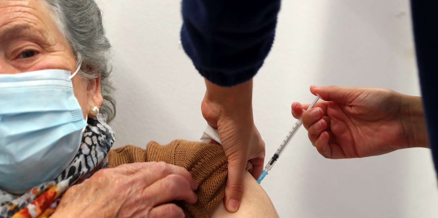 m utente recebe a terceira dose