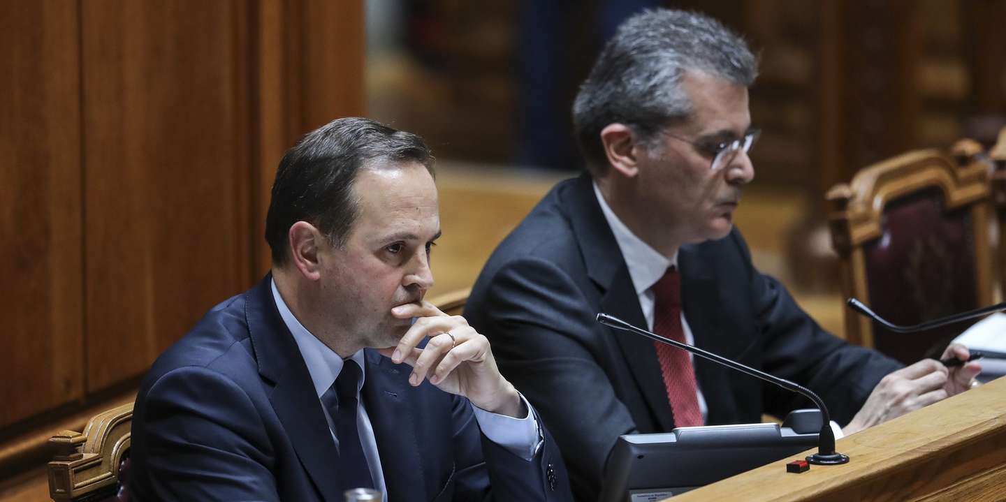 O ministro das Finanças, Fernando Medina, é ouvido na Comissão de Orçamento e Finanças esta tarde na Assembleia da República em Lisboa, 26 de abril de 2022. MIGUEL A. LOPES/LUSA